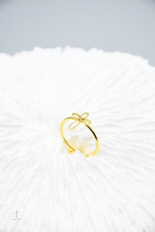 Accessoire croix intemporel, idéal pour toutes occasions