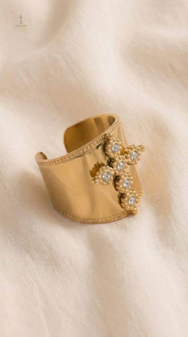 Bague sculptée en forme de Croix, large et stylée