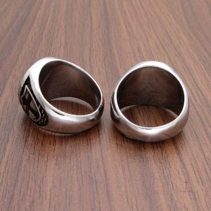 Bague Templier en croix, accessoire chic et intemporel