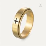 Bague Croix Tournante en design élégant