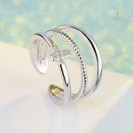 Bague en triple anneau avec motif croix distinctive