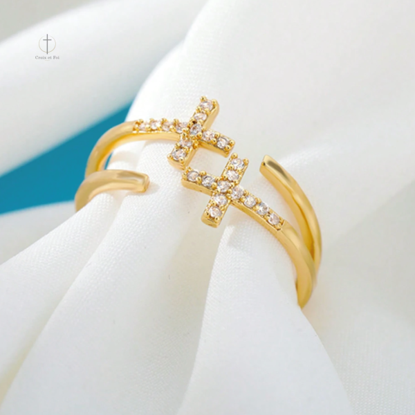 Bague Double Croix pour un look moderne