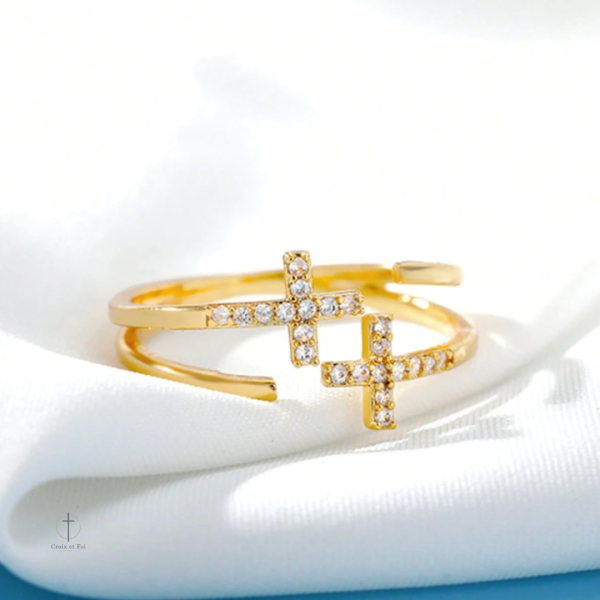 Bague Croix, accessoire chic et raffiné