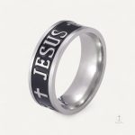 Bague Jésus en argent avec motif croix élégante