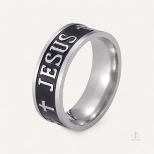 Bague Jésus en argent avec motif croix élégante