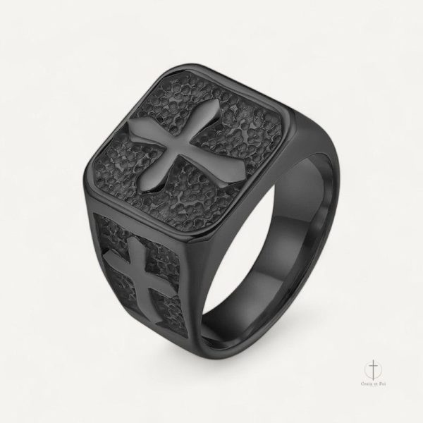 Bague Croix Noire élégante et moderne