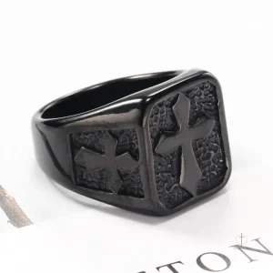 Accessoire tendance : Bague Croix en finition noire