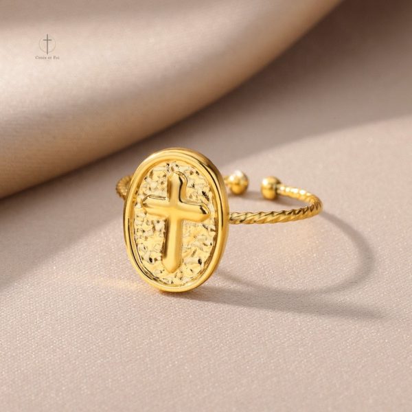 Bague croix élégante en or pour un style raffiné