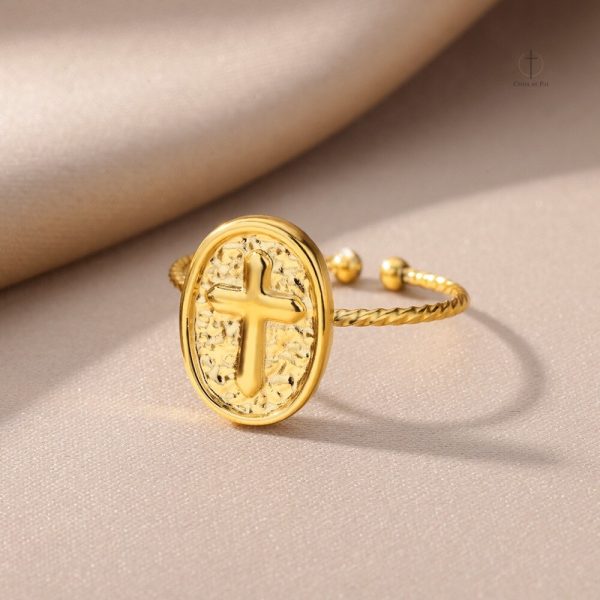 Bijou or avec croix pour une touche spirituelle