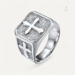 Accessoire religieux masculin en forme de croix