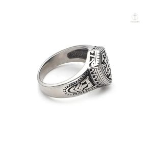 Accessoire Templier : bague croix en métal durable
