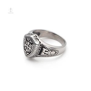 Bague en croix inspirée des Templiers, style unique