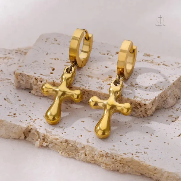 Boucles Croix Éclatantes en métal doré, design raffiné