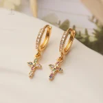 Boucles d'oreilles en croix, design lumineux et moderne