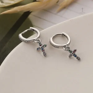 Boucles Croix Lumière, élégance et originalité à porter