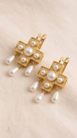 Bijoux modernes : croix avec perles scintillantes