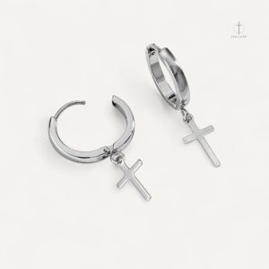 Accessoire tendance : boucles d'oreilles croix délicates
