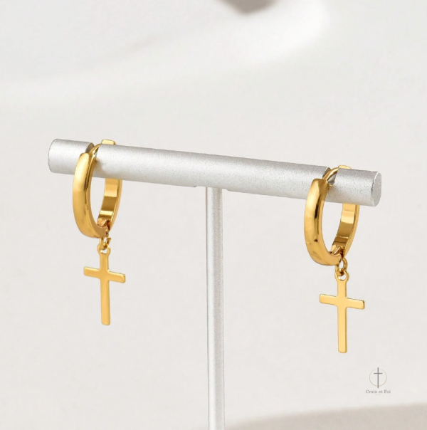 Boucles d'oreilles en croix pour un look chic et sobre