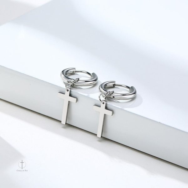Accessoire de mode : boucles d'oreilles en croix