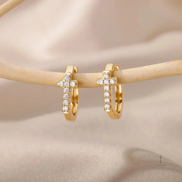 Anneaux avec motif croix, tendance et chic
