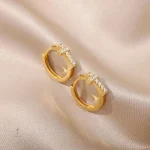 Boucles d'oreilles anneau avec design croix unique
