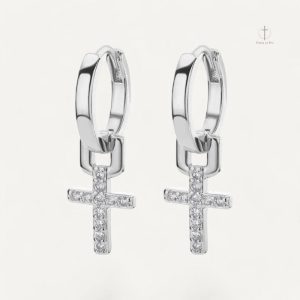 Bijoux en forme de croix avec éclat