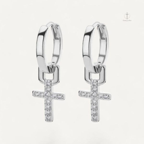 Bijoux en forme de croix avec éclat