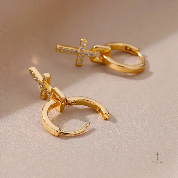 Bijoux raffinés : croix brillantes pour toutes occasions