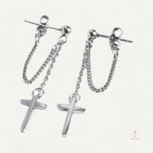 Boucles d'oreilles croix en chaîne élégantes et contemporaines