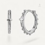Croix dizainier, boucles d'oreilles stylées pour un look unique