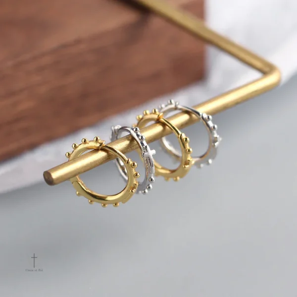 Bijoux croix, boucles d'oreilles tendance et raffinées