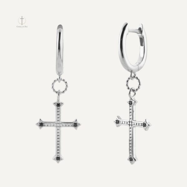 Bijoux raffinés, boucles d'oreilles croix pour un style chic