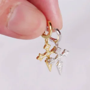 Boucles d'oreilles croisées pour une touche sombre et chic