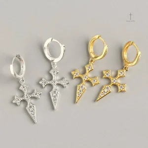 Accessoire gothique : boucles d'oreilles croisées tendance