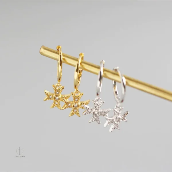 Accessoire mode croix, parfait pour un look sophistiqué
