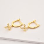 Boucles d'oreilles en croix pour un look moderne