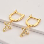 Boucles d'oreilles croix pour une allure chic et raffinée