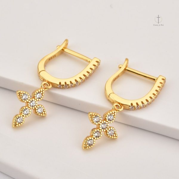 Boucles d'oreilles croix pour une allure chic et raffinée