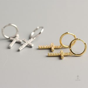 Boucles d'oreilles en forme de croix pour un style unique