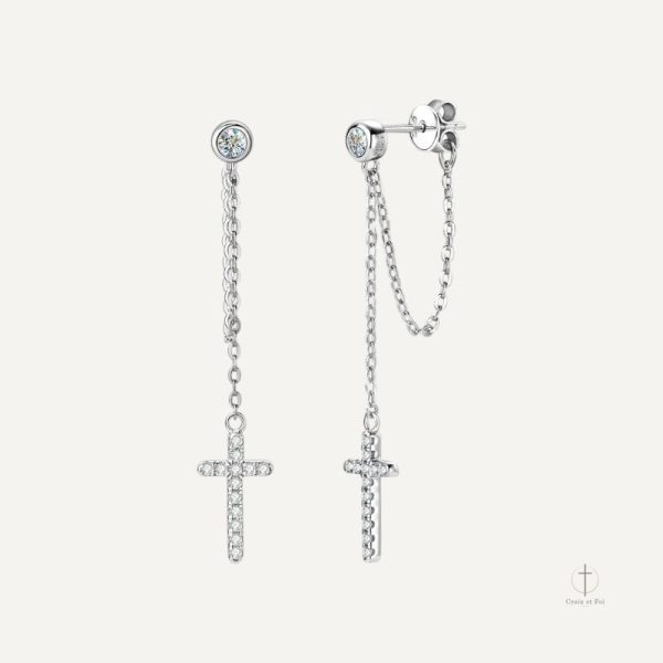 Accessoire tendance : boucles croisées plaquées or