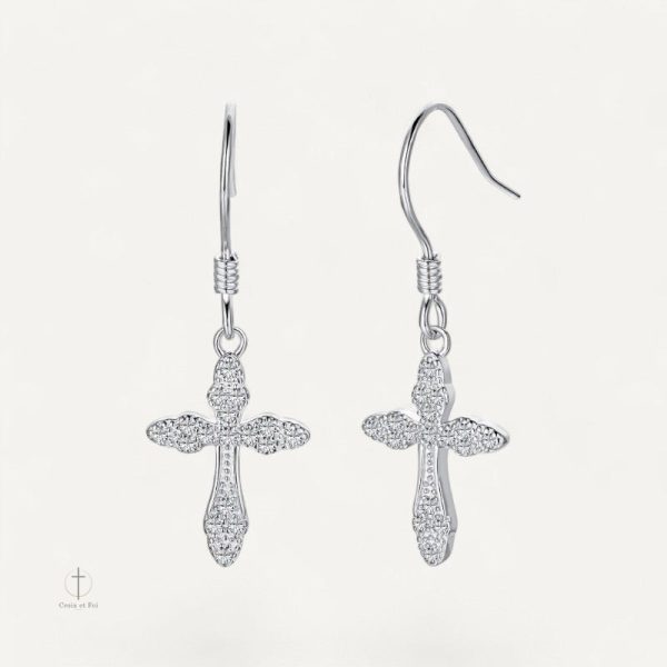 Accessoire tendance : boucles croisées avec éclat
