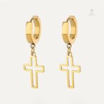 Boucles d'oreilles croisées simples en design épuré