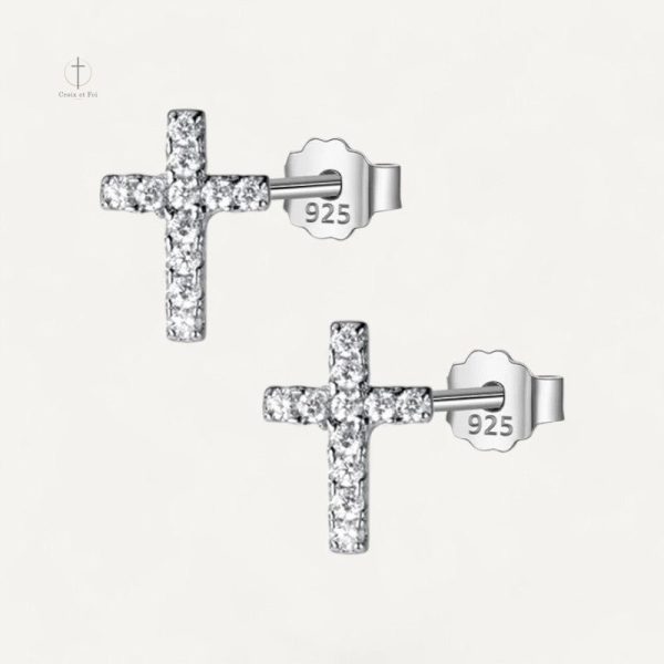 Bijoux croix en strass scintillants pour un look chic