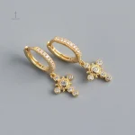 Boucles d'oreilles vintage avec motif croix distinctif