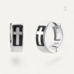 Boucles d'oreilles homme en argent avec design croix