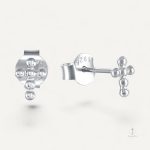 Accessoire tendance : boucles d'oreilles en forme de croix