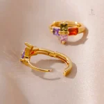 Élégantes créoles croix, parfaites pour toutes occasions