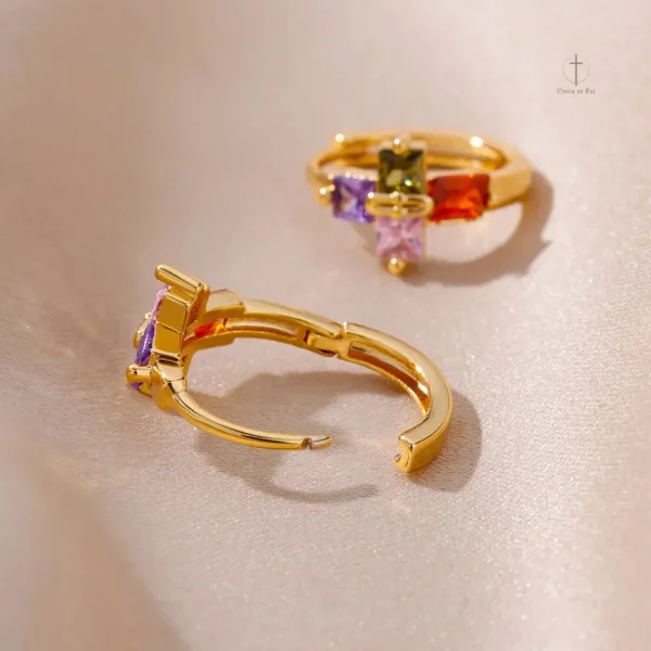 Élégantes créoles croix, parfaites pour toutes occasions