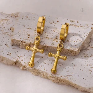 Croix dorées pour un style chic et intemporel