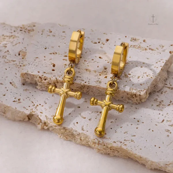 Croix dorées pour un style chic et intemporel